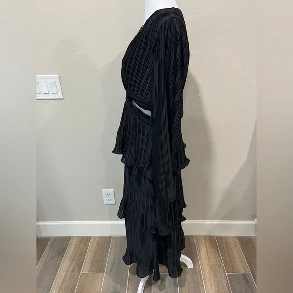 NEW! Petal & Pup Pippa Long Sleeve Midi Pleated Dress Black Size Large - Picture 4 of 8